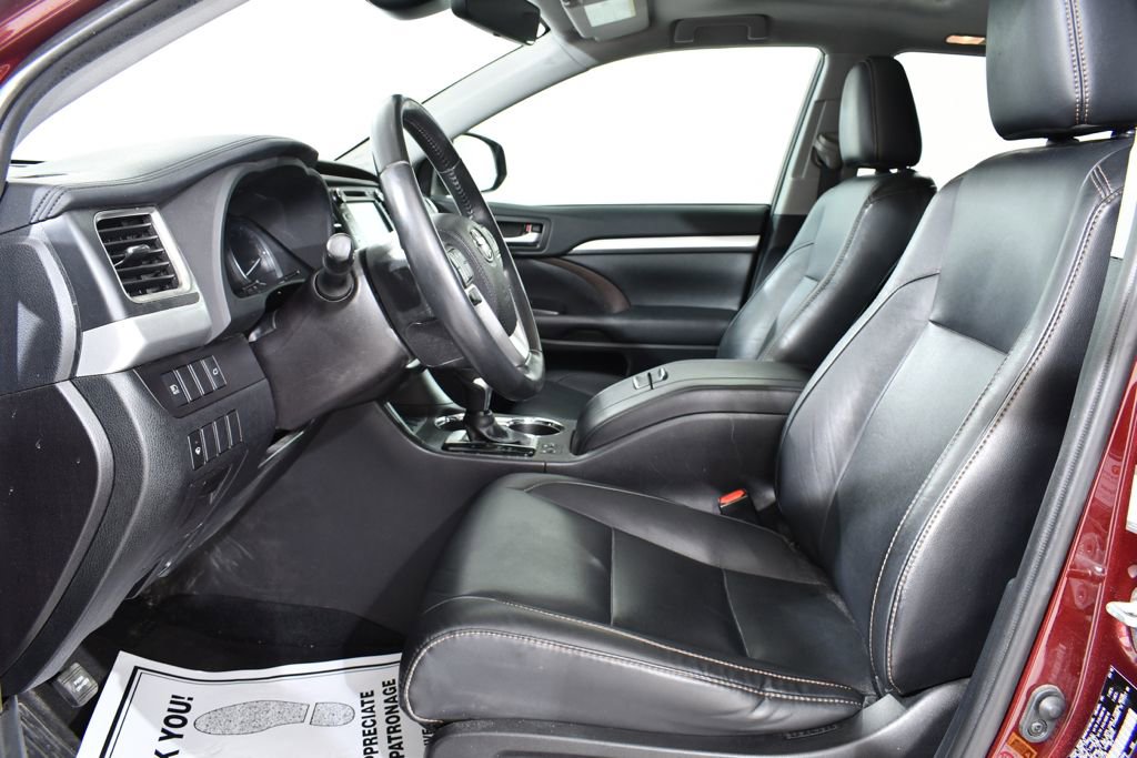 Used 2019 Toyota Highlander XLE AWD/4WD image 6