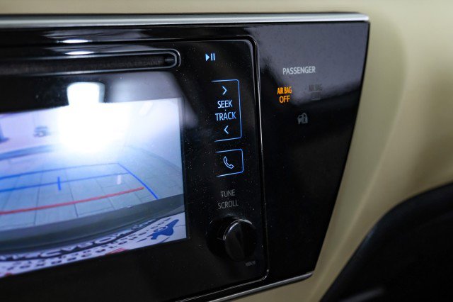 Used 2017 Toyota Corolla LE image 29