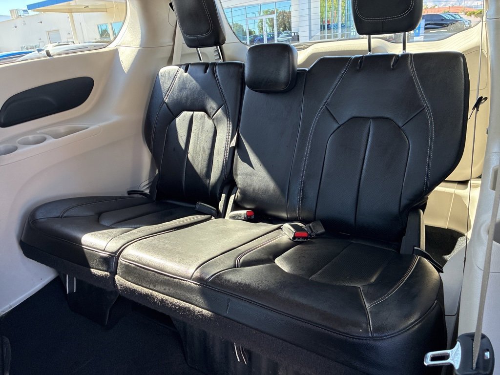 Used 2022 Chrysler Pacifica Touring-L image 12