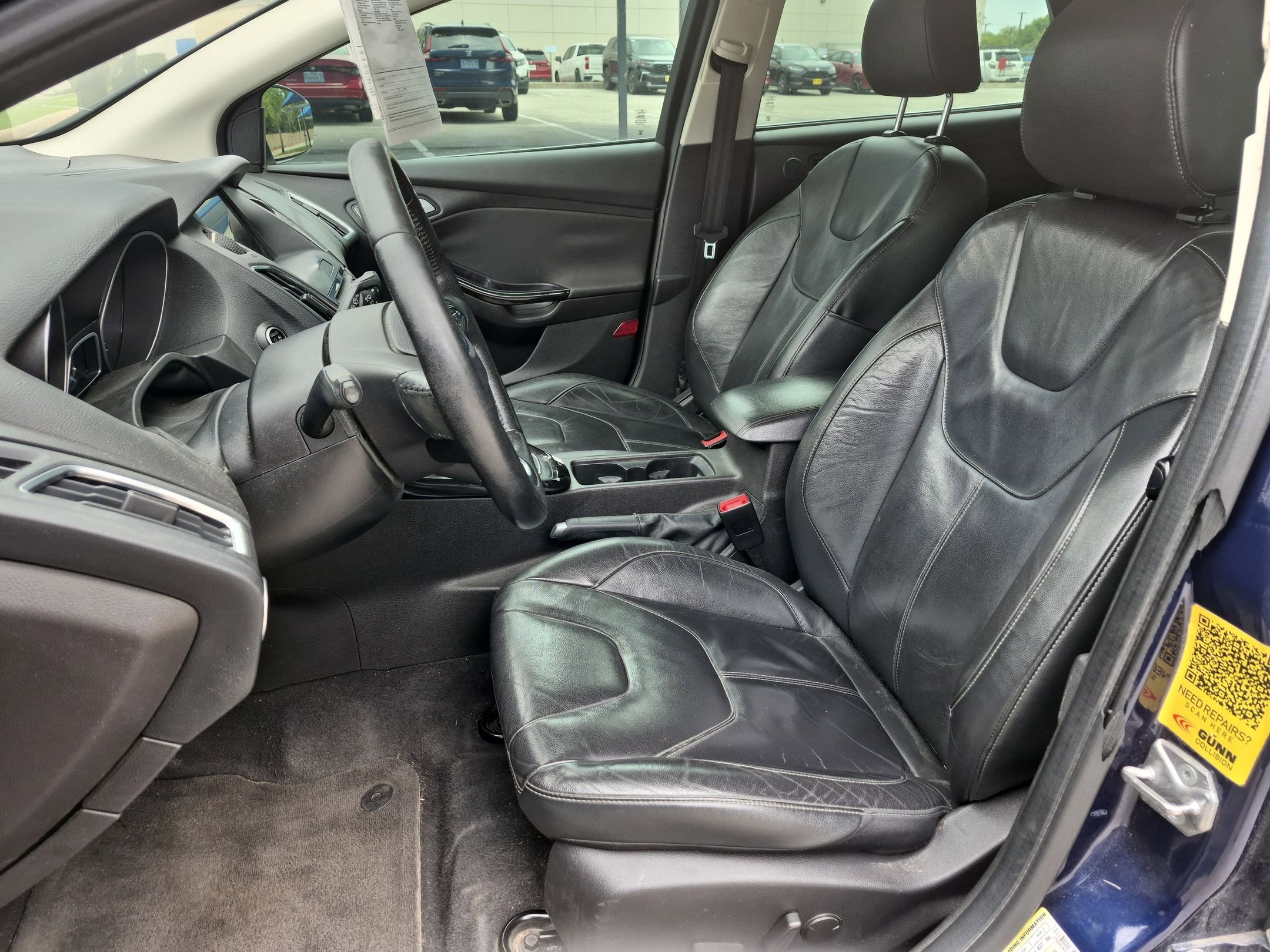 Used 2016 Ford Focus Titanium w/ Titanium Technology Package FWD image 9