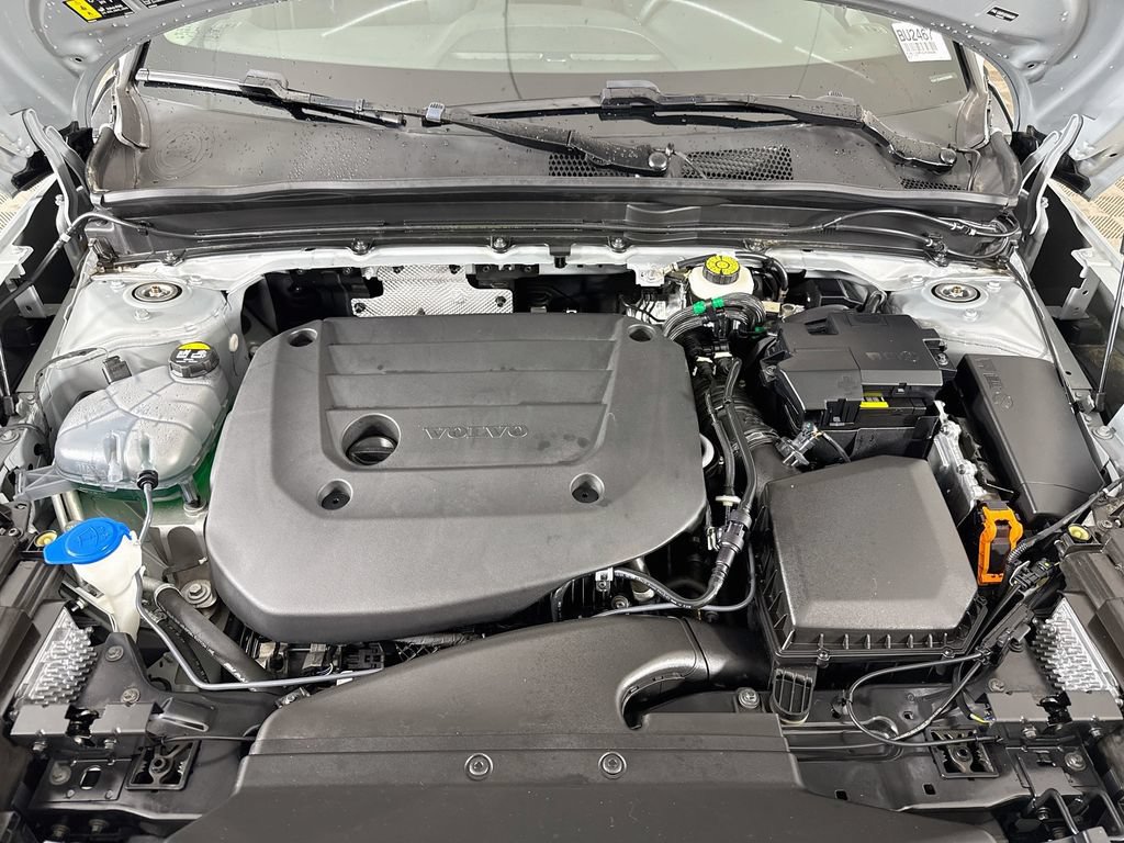 Used 2025 Volvo XC40 B5 Ultra AWD/4WD image 29