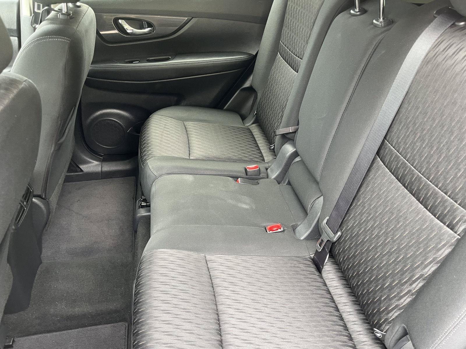 Used 2018 Nissan Rogue SV AWD/4WD image 13