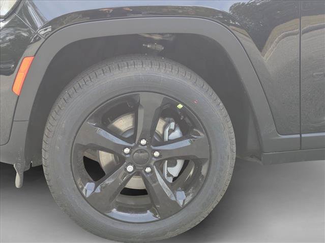 New 2026 Jeep Grand Cherokee Limited w/ Limited Altitude Package RWD image 10