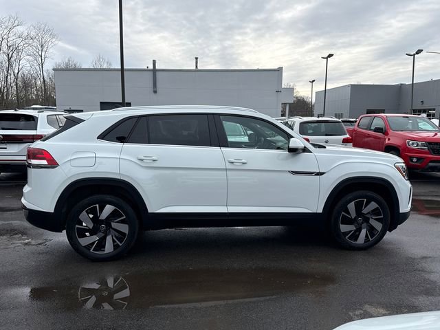 Certified 2024 Volkswagen Atlas Cross Sport SE image 3