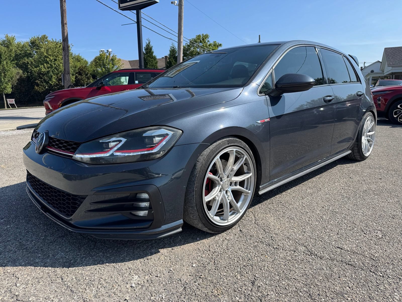 Used 2018 Volkswagen Golf 4-Door FWD image 2