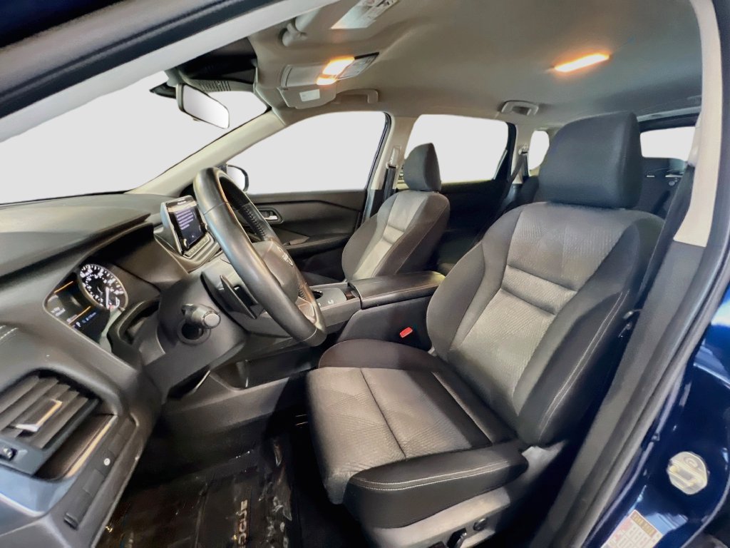 Used 2025 Nissan Rogue SV FWD image 19