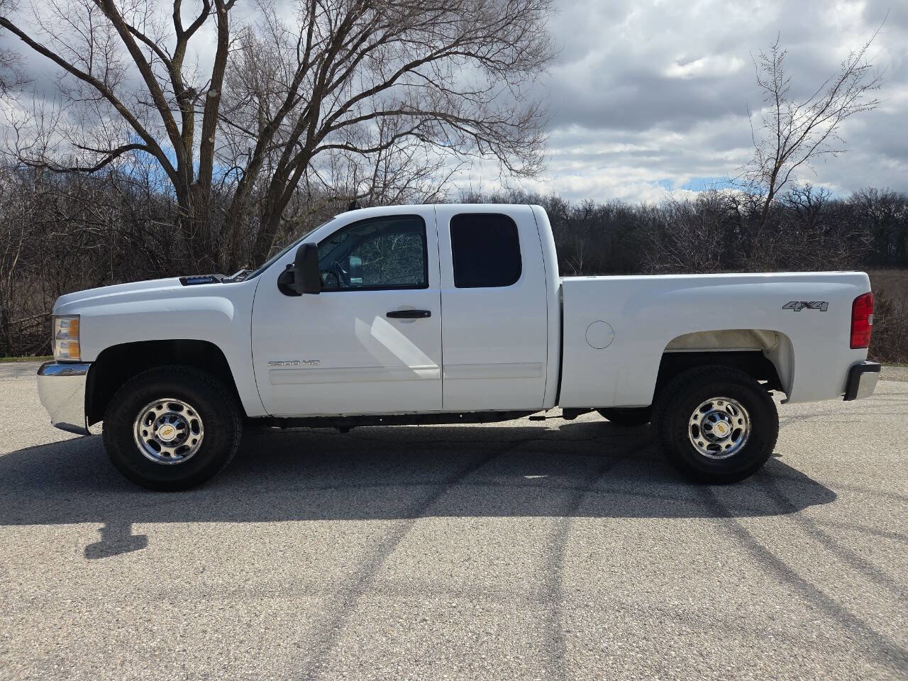 Used 2009 Chevrolet Silverado 2500 LT w/ Exterior Plus Package image 3