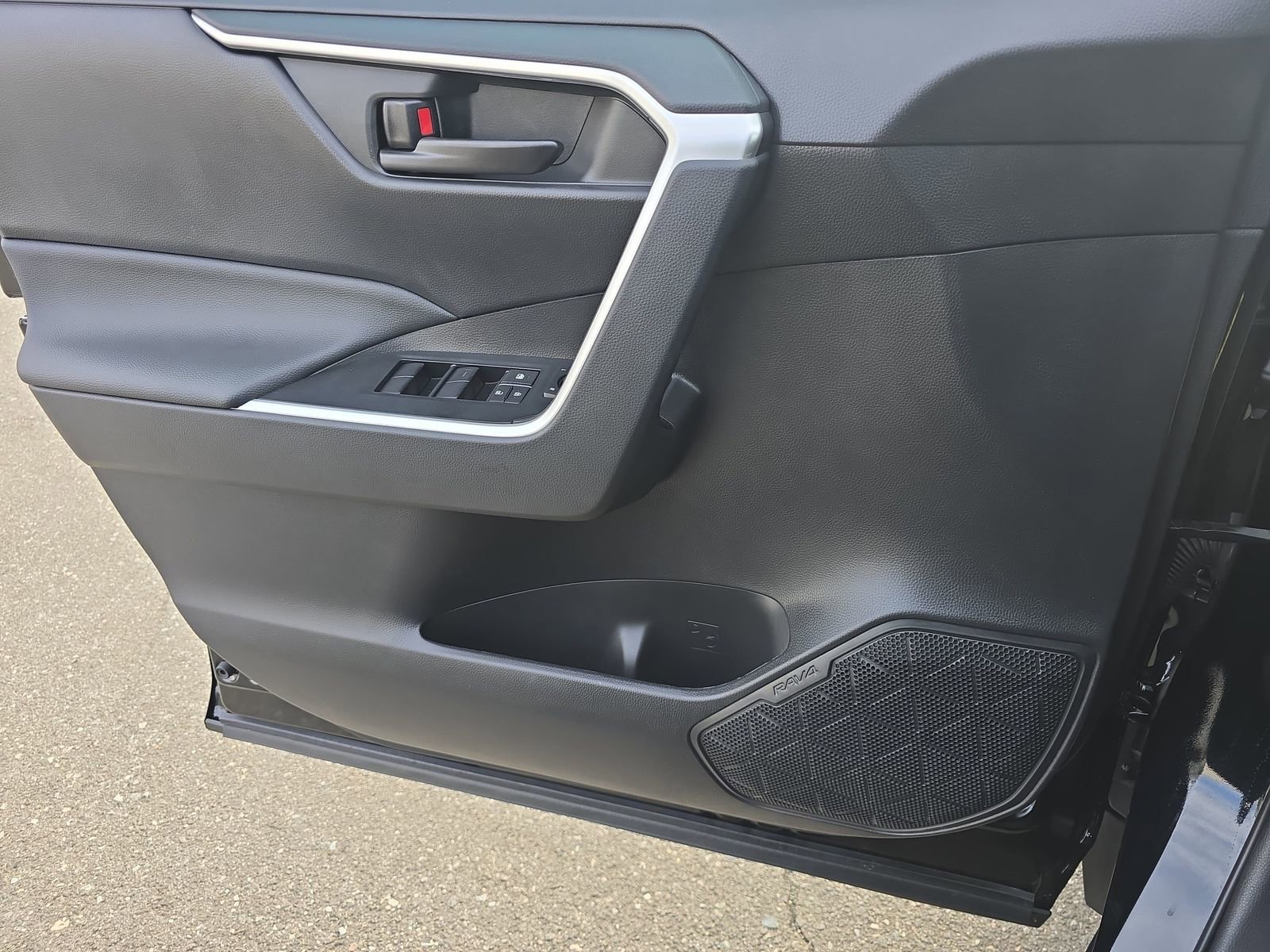 Used 2022 Toyota RAV4 LE image 33