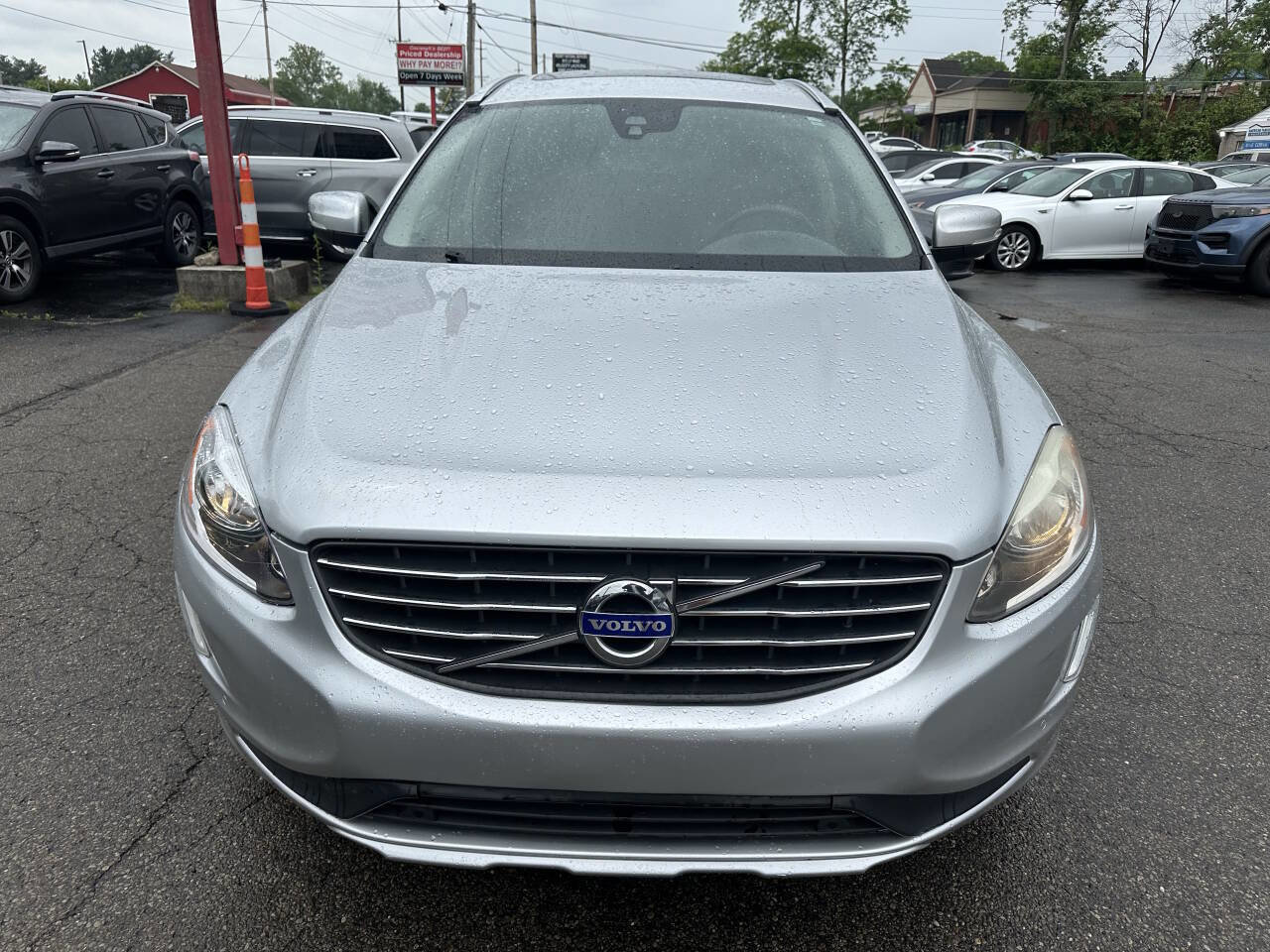 Used 2017 Volvo XC60 T5 Inscription w/ Preferred Option Package image 3