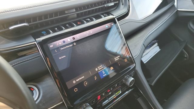 Used 2022 Jeep Grand Cherokee Overland w/ Advanced Protech Group III image 19