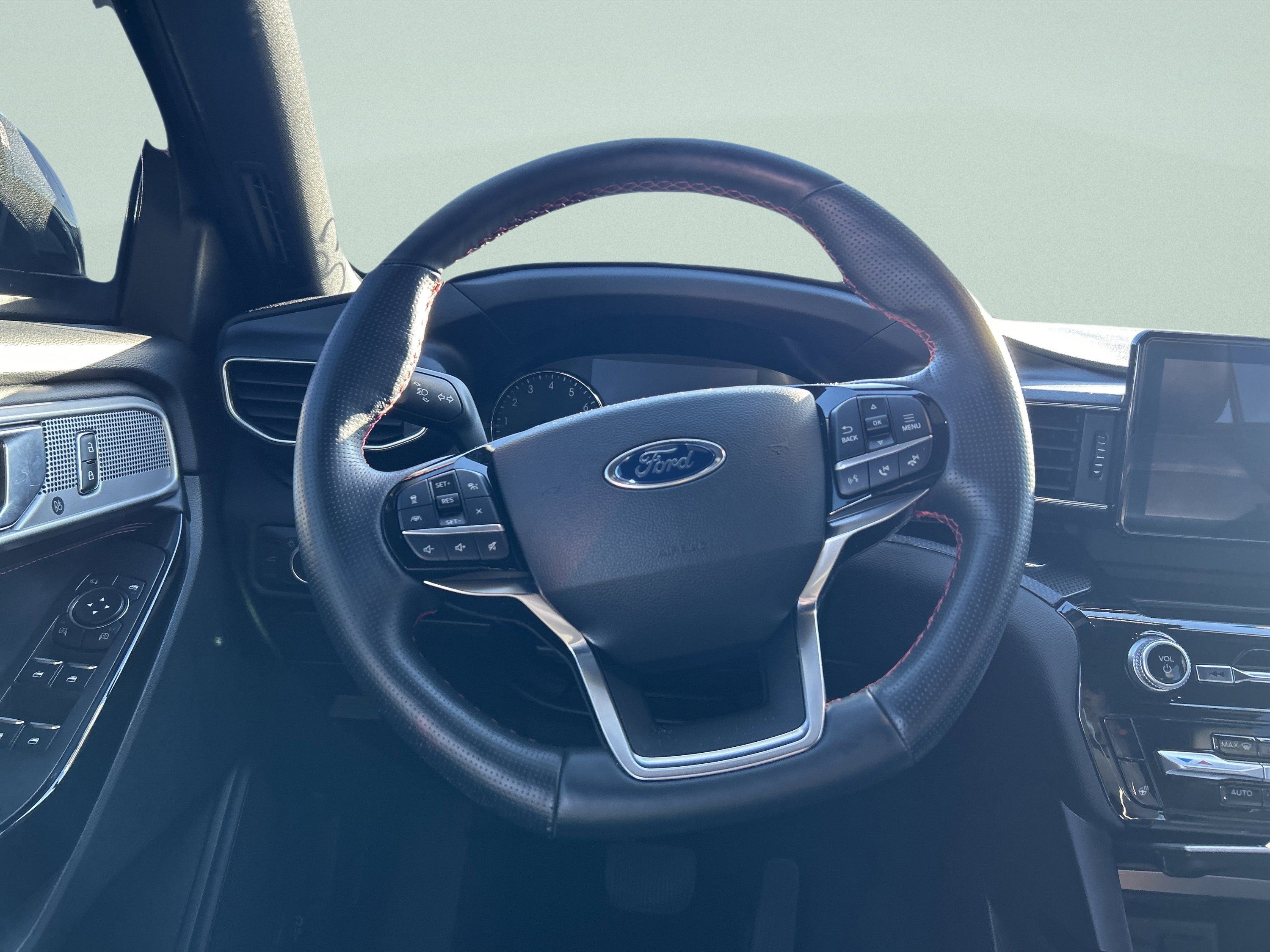 Used 2022 Ford Explorer ST-Line w/ Class IV Trailer Tow Package image 38