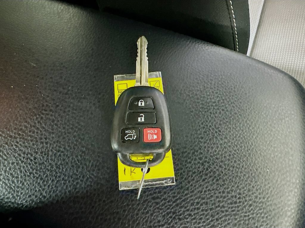Used 2016 Toyota RAV4 XLE FWD image 39