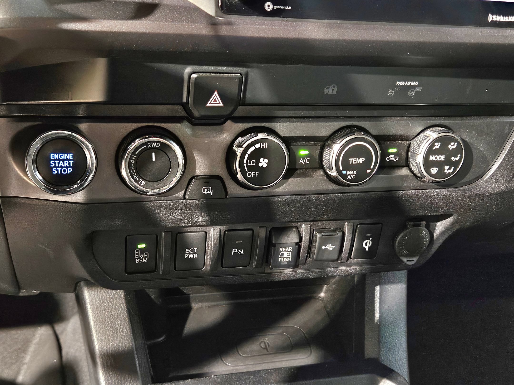 Used 2020 Toyota Tacoma TRD Sport w/ Technology Package AWD/4WD image 31