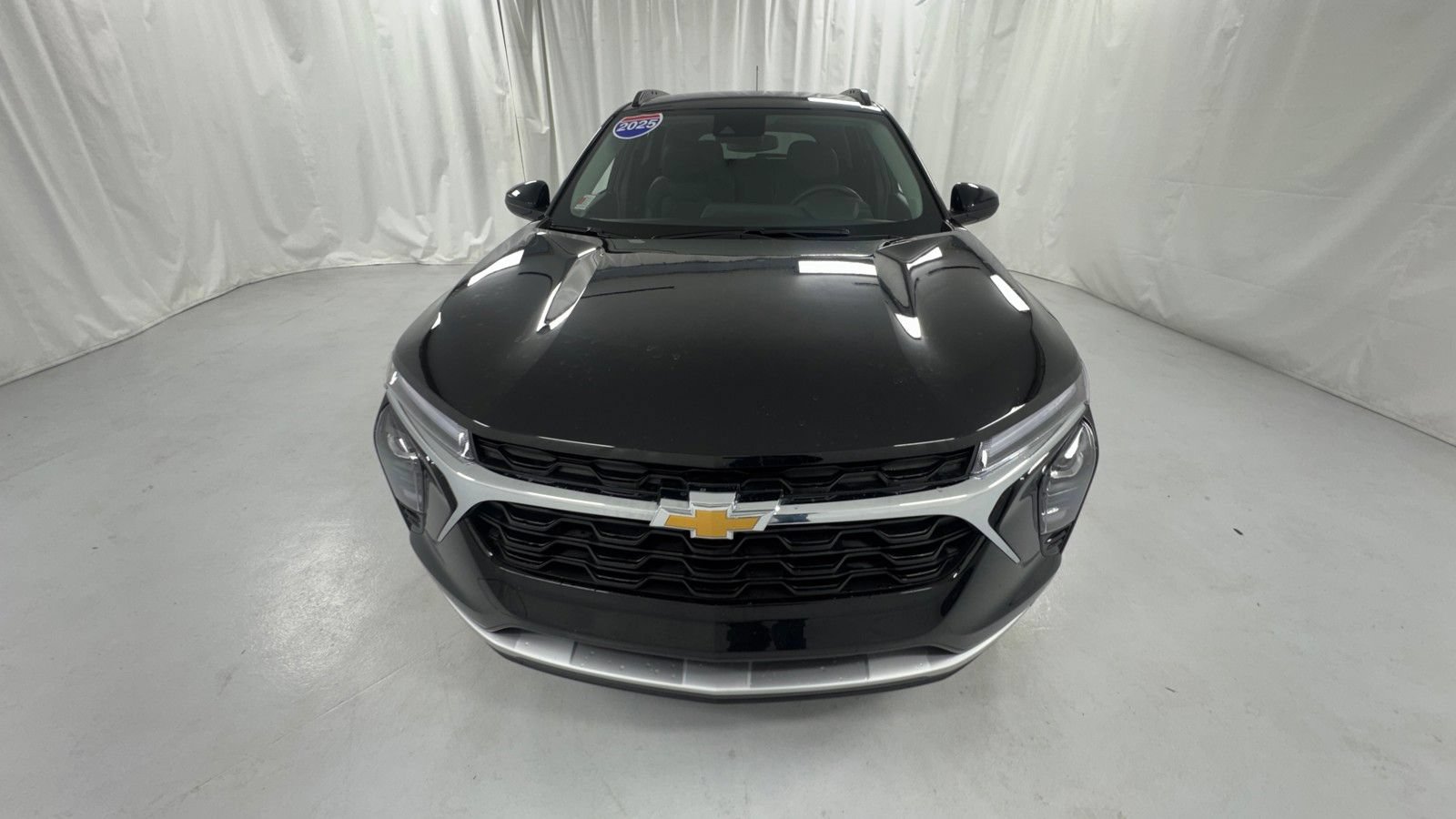 Used 2025 Chevrolet Trax LT w/ LT Convenience Package FWD image 8
