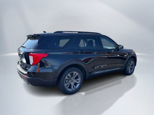 Certified 2022 Ford Explorer XLT w/ Equipment Group 202A image 5