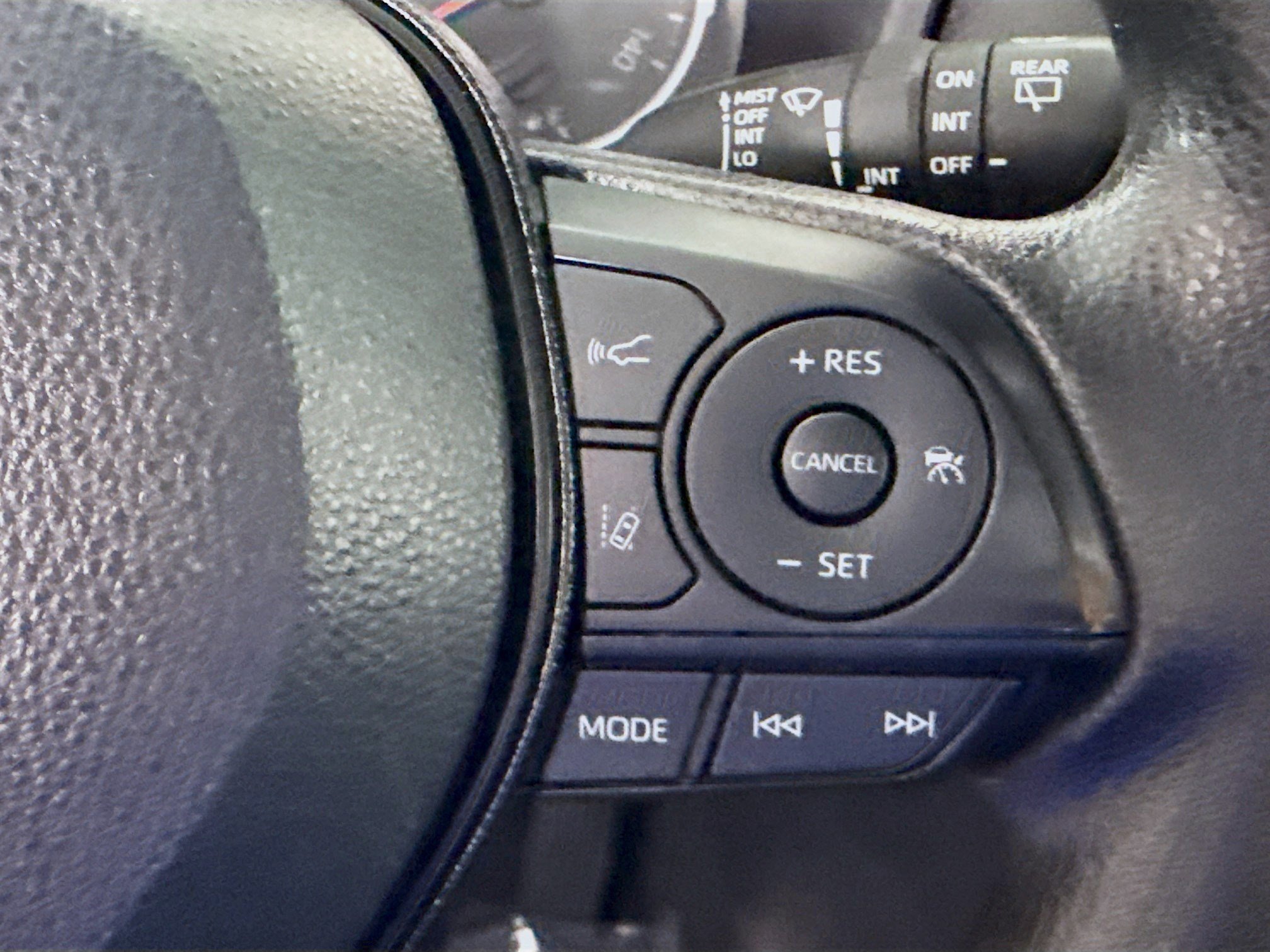 Used 2021 Toyota RAV4 XLE w/ Convenience Package FWD image 15
