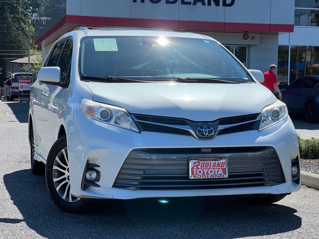Used 2018 Toyota Sienna XLE w/ XLE Navigation Package FWD image 1