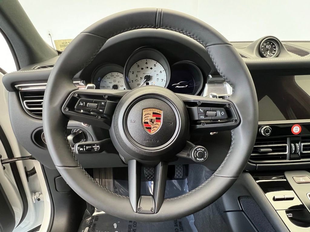 Certified 2025 Porsche Macan Turbo image 7
