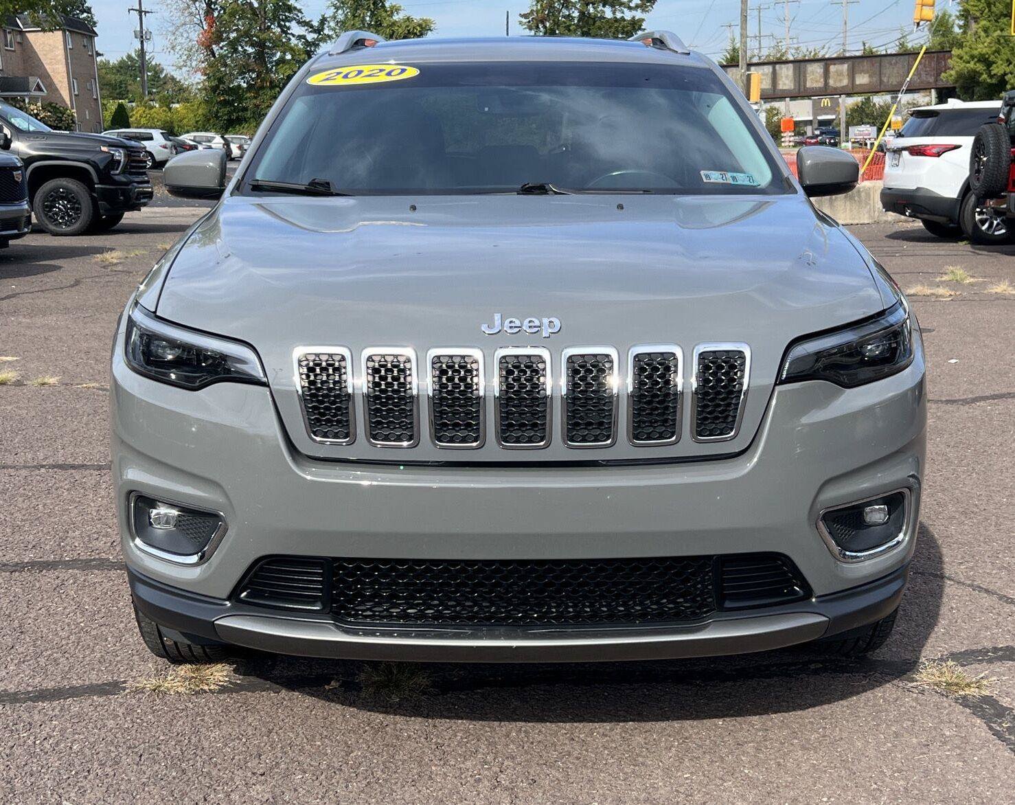 Used 2020 Jeep Cherokee Limited AWD/4WD image 2