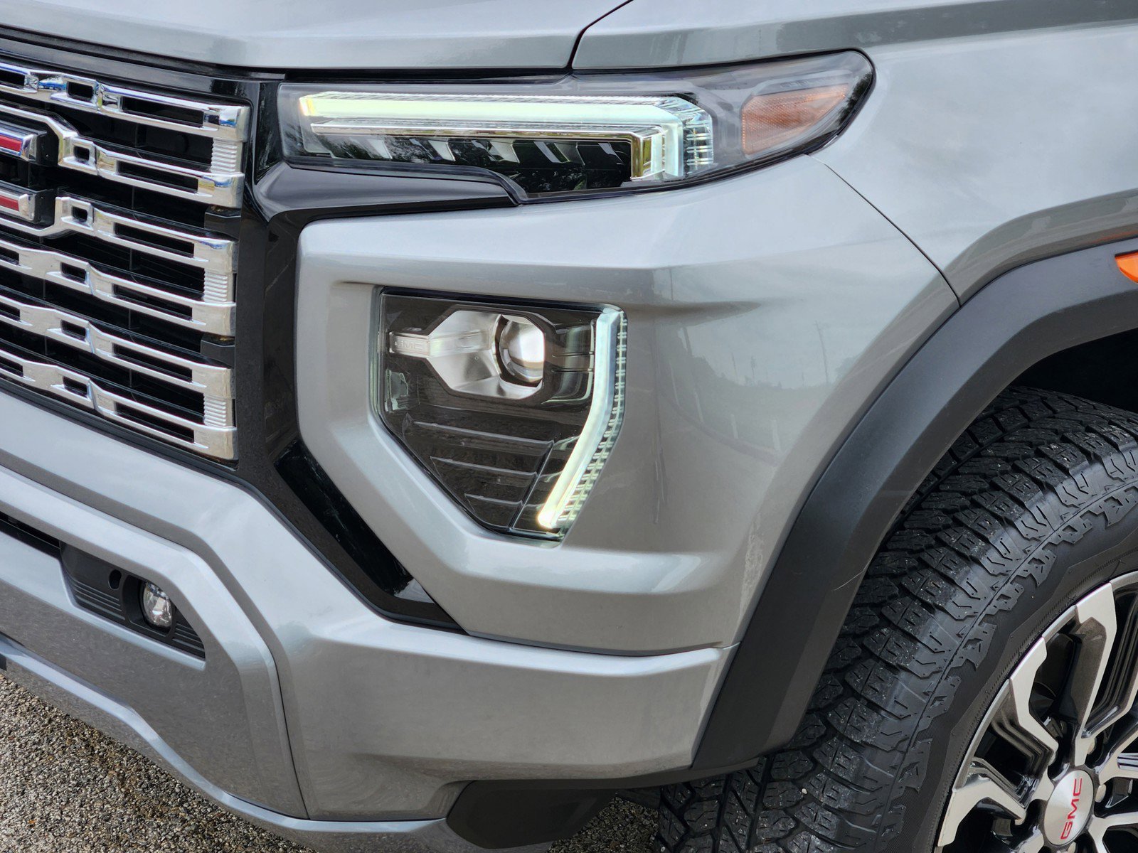 Used 2024 GMC Canyon Denali image 28