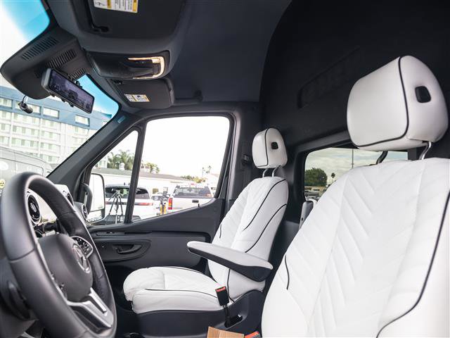 Used 2023 Mercedes-Benz Sprinter 3500 image 17