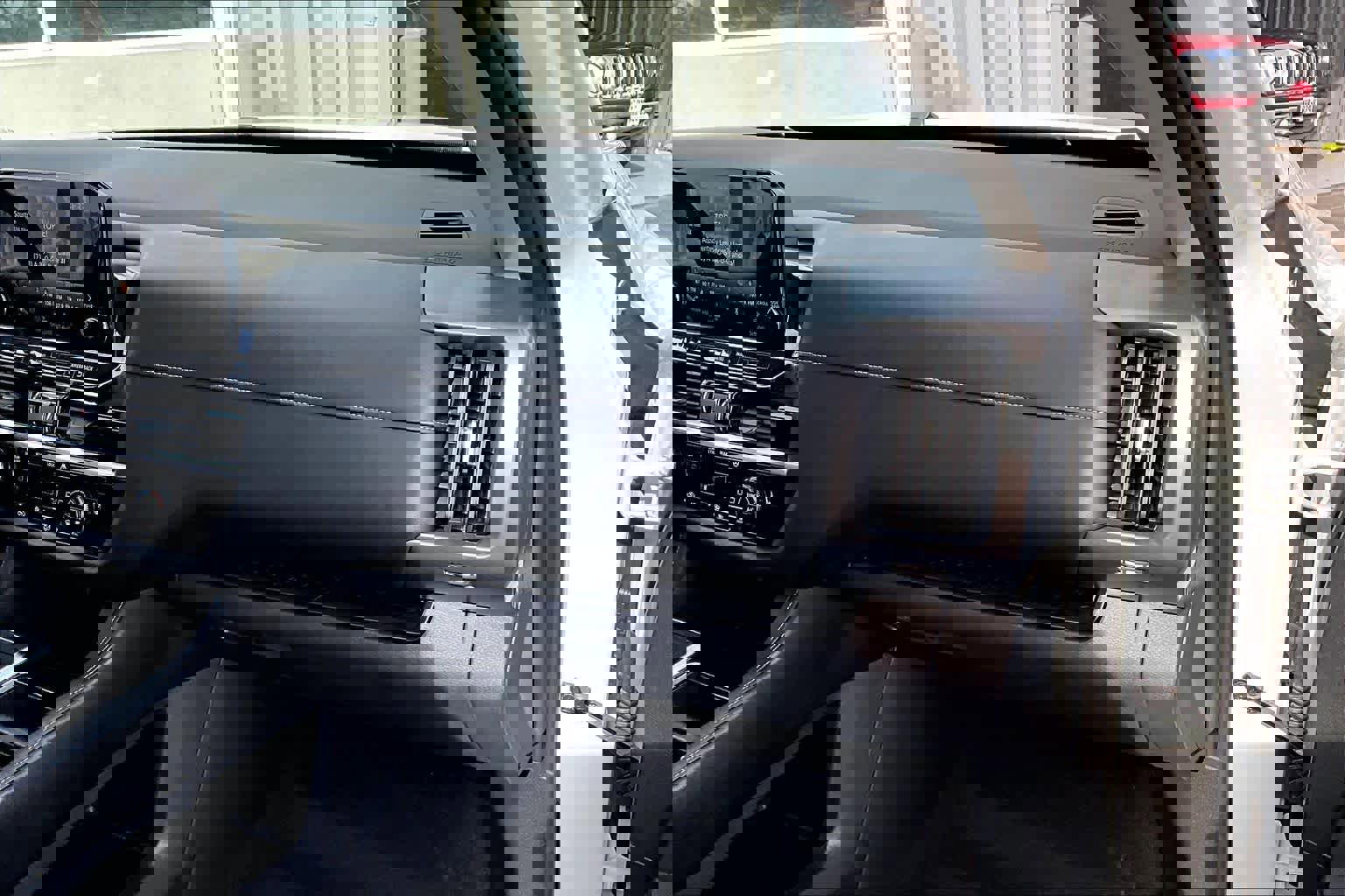 Used 2023 Nissan Pathfinder SL w/ SL Premium Package image 17