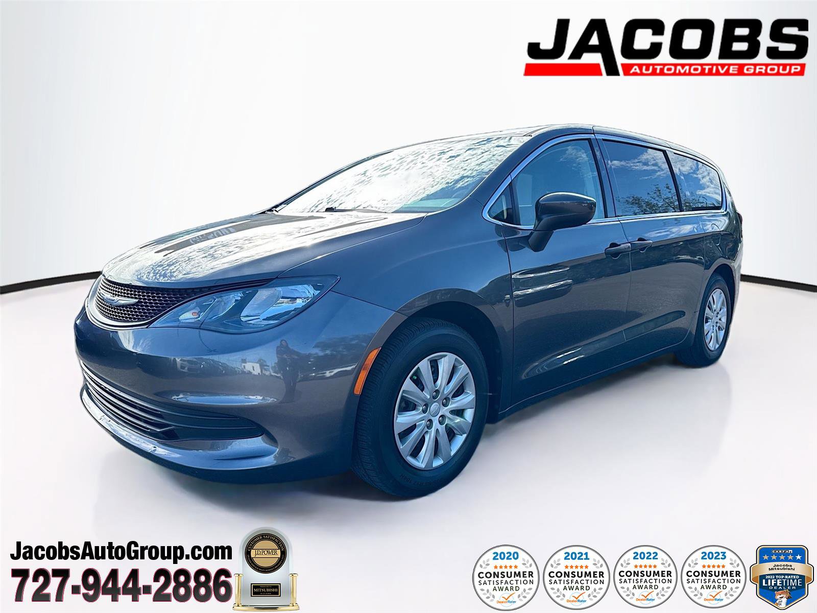 Used 2020 Chrysler Voyager L image 1