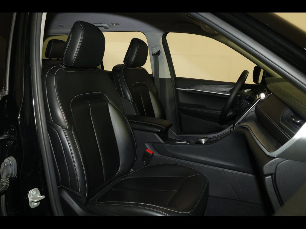 Used 2023 Jeep Grand Cherokee Limited w/ Black Appearance Package image 29