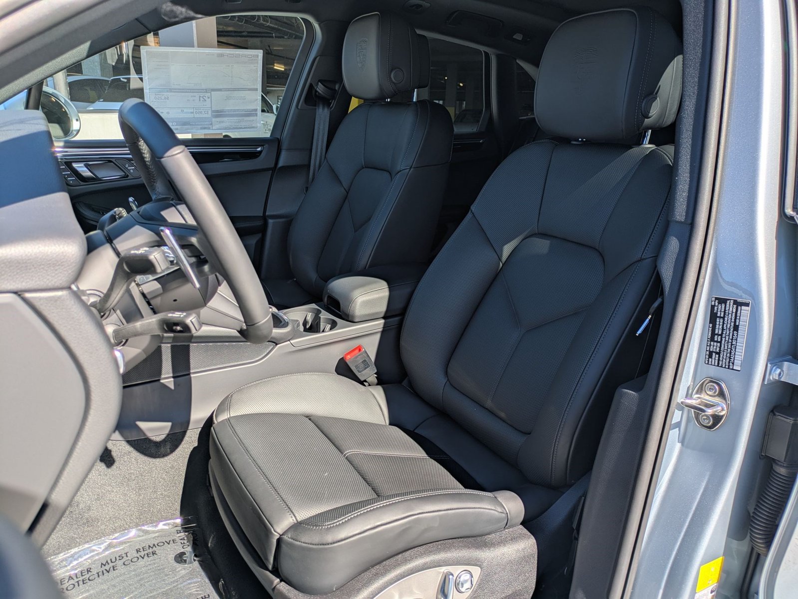 Certified 2026 Porsche Macan AWD/4WD image 5