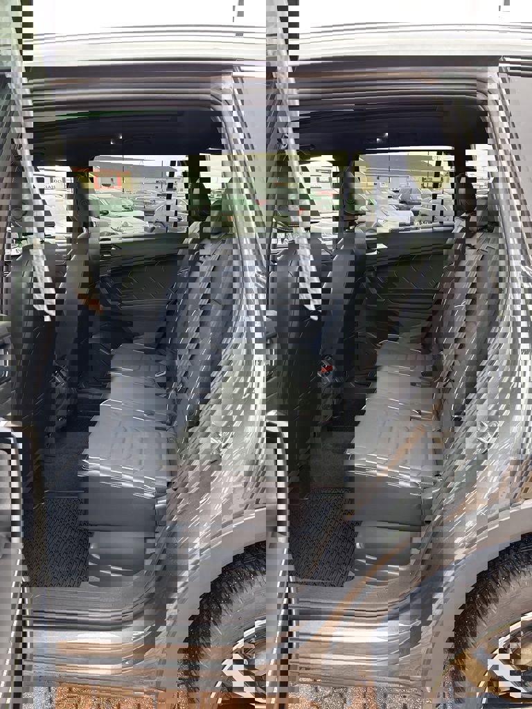 Used 2024 Volkswagen Tiguan SEL R-Line image 25