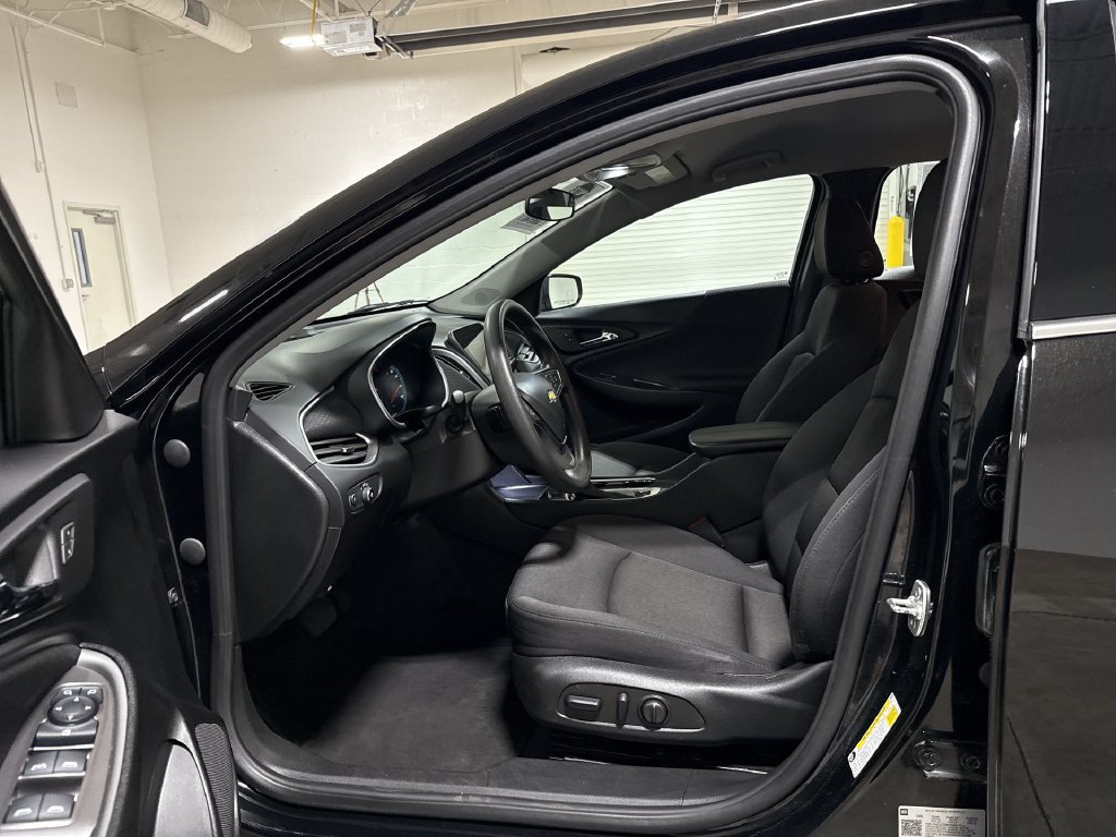 Used 2025 Chevrolet Malibu LT FWD image 19