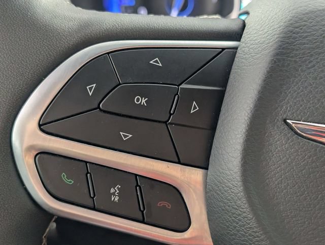 Used 2025 Chrysler Pacifica Select FWD image 15