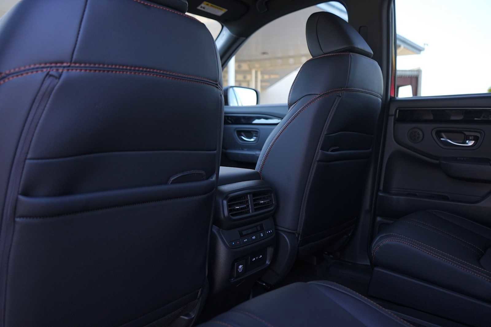 Used 2025 Honda Pilot TrailSport image 13