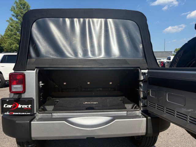 Used 2016 Jeep Wrangler Unlimited Sahara w/ Connectivity Group AWD/4WD image 16