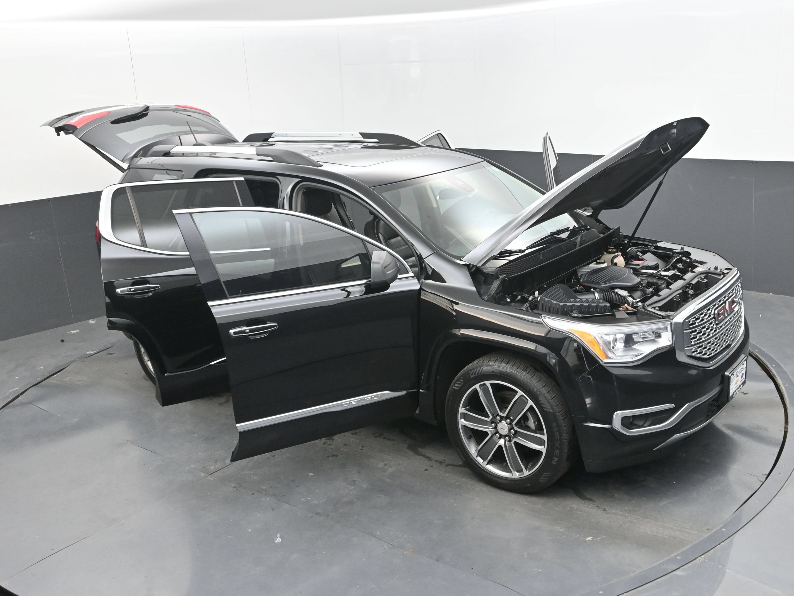 Used 2018 GMC Acadia Denali w/ Technology Package AWD/4WD image 36
