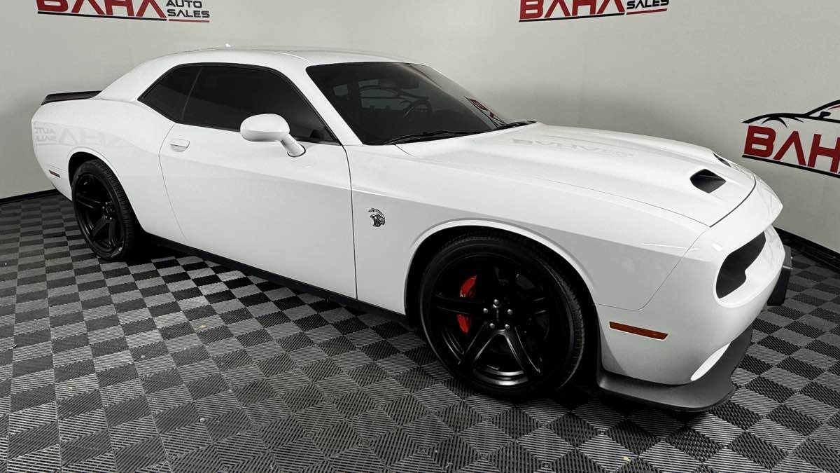 Used 2022 Dodge Challenger SRT Hellcat w/ Plus Package RWD image 11