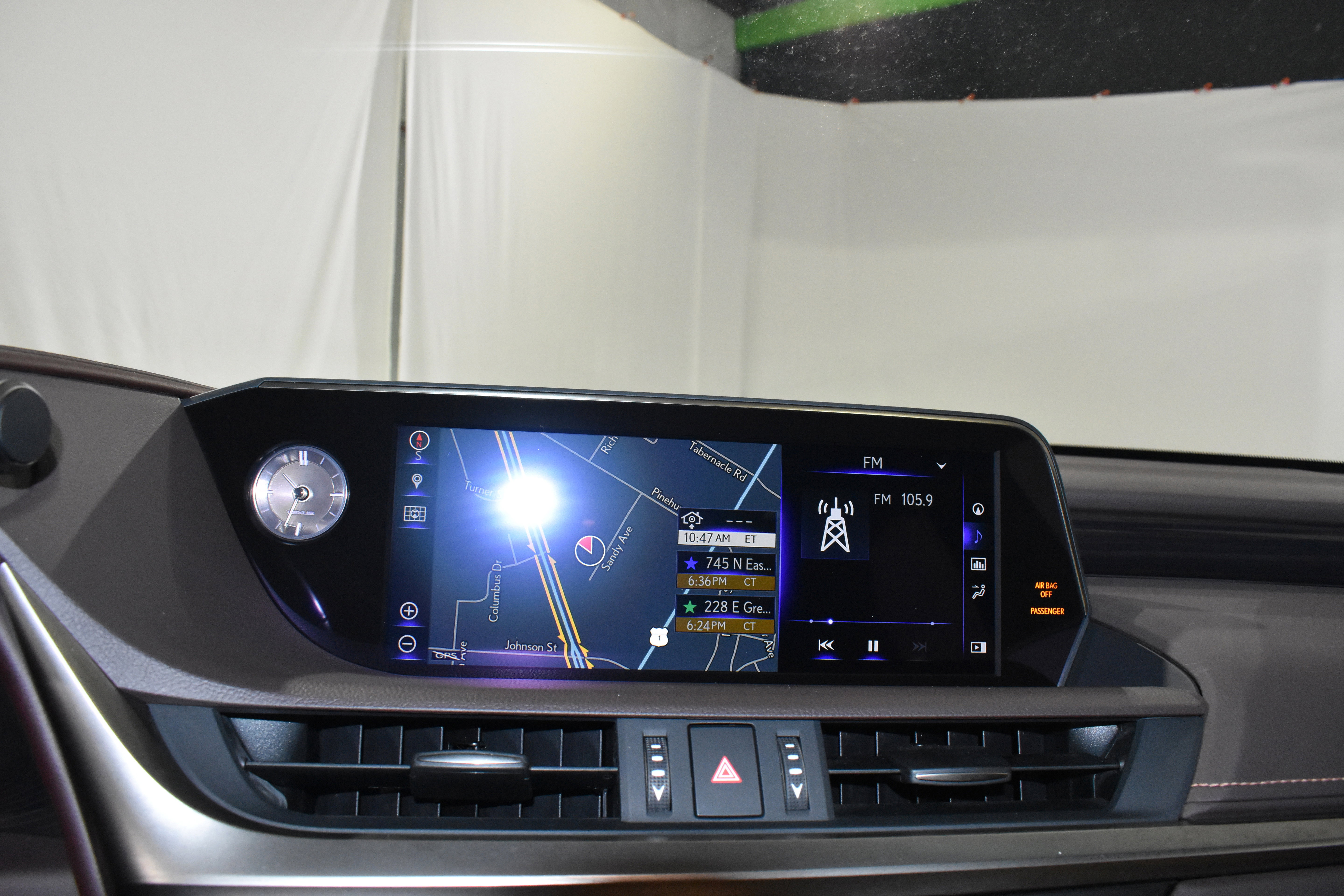 Used 2019 Lexus ES 300h Ultra Luxury w/ Accessory Package FWD image 16