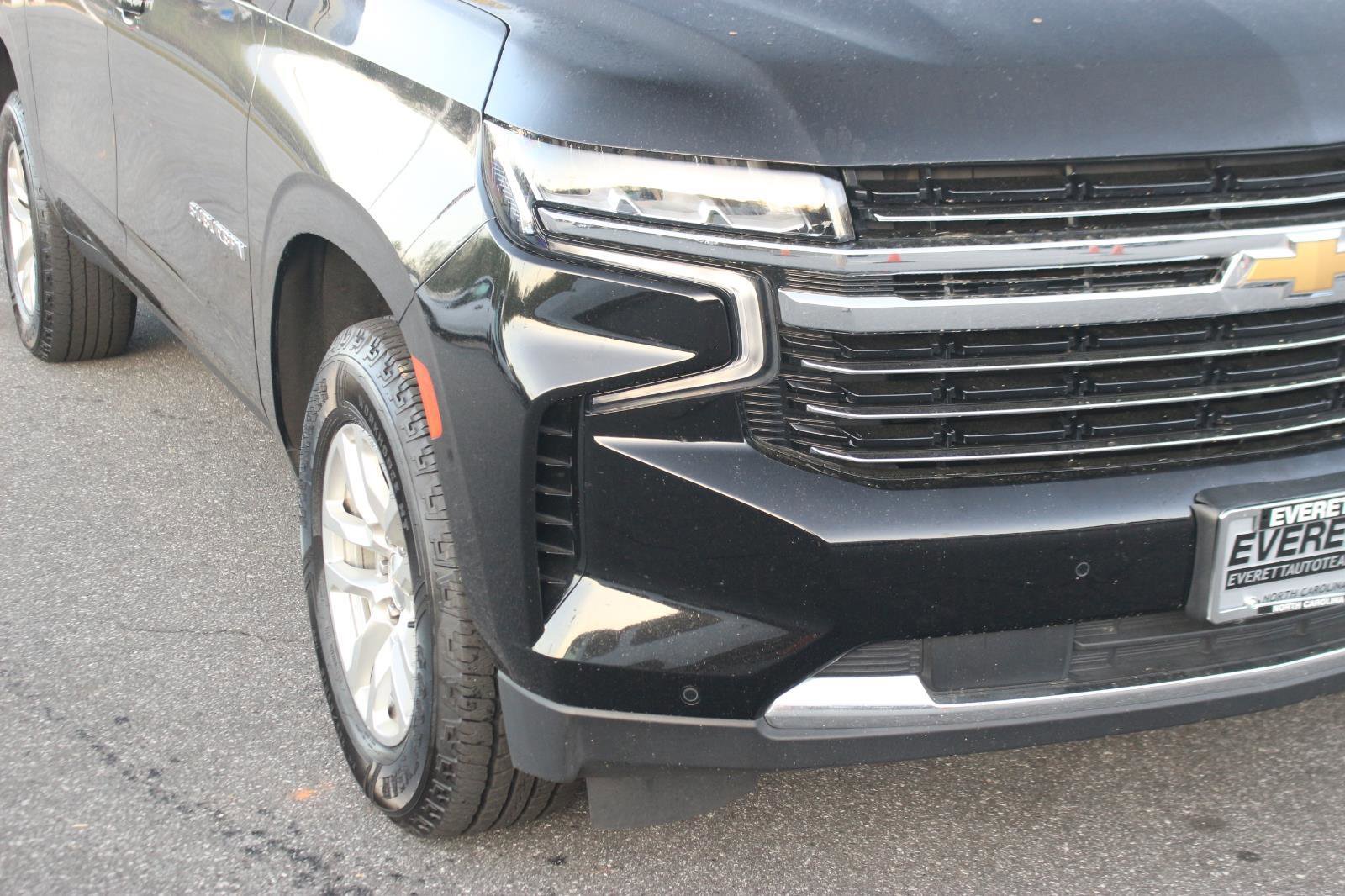 Used 2023 Chevrolet Suburban LT image 9