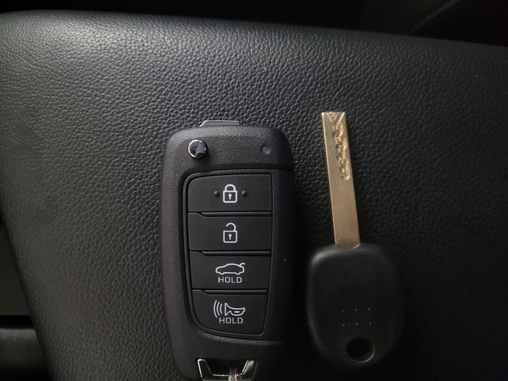 Used 2025 Hyundai Elantra SE FWD image 32