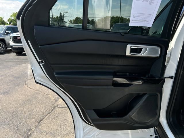 Used 2023 Ford Explorer Platinum w/ Technology Package AWD/4WD image 23