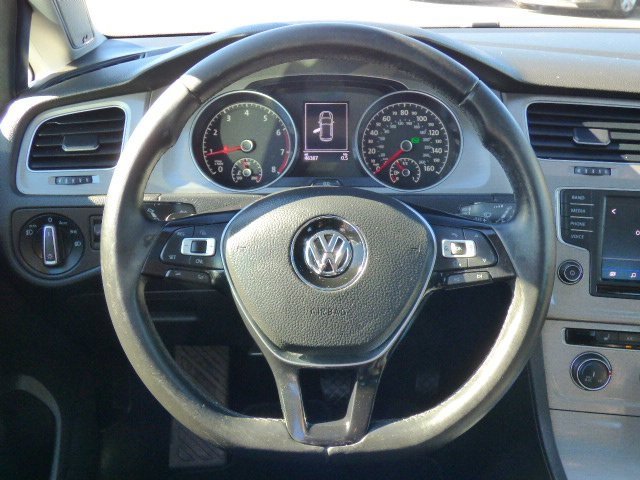 Used 2017 Volkswagen Golf SE image 3