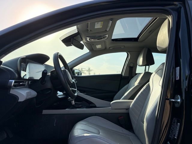 Used 2023 Hyundai Elantra Limited image 10