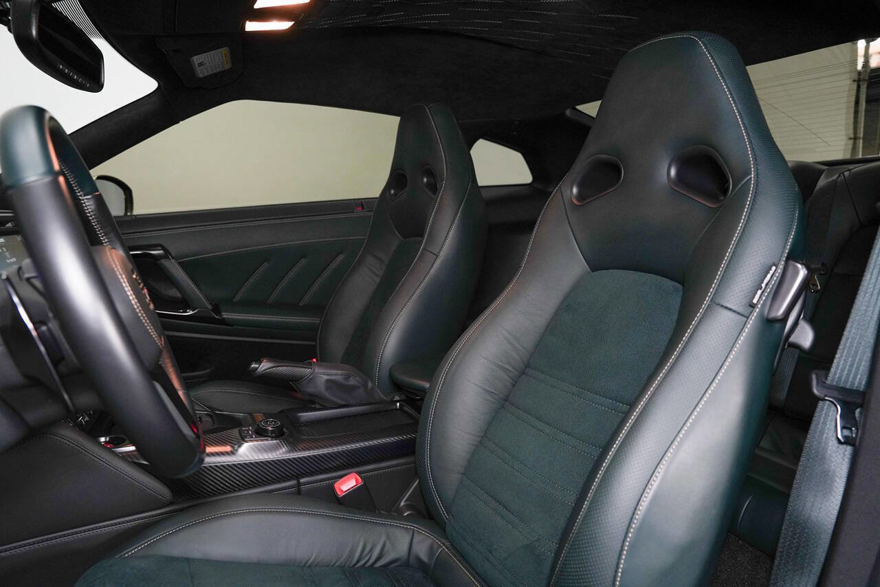 Used 2021 Nissan GT-R Premium AWD/4WD image 28