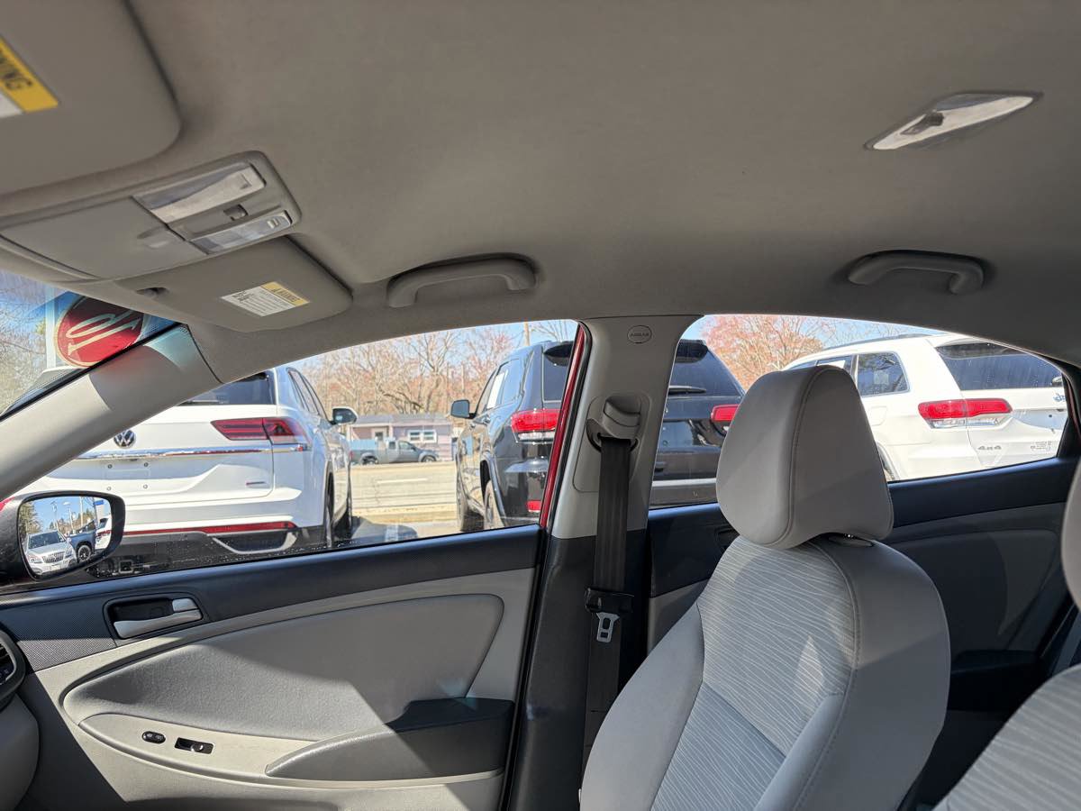 Used 2016 Hyundai Accent SE w/ Option Group 02 image 11