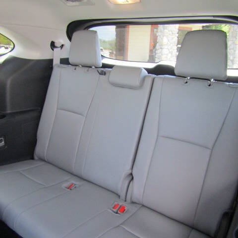 Used 2025 Toyota Highlander XLE AWD/4WD image 8