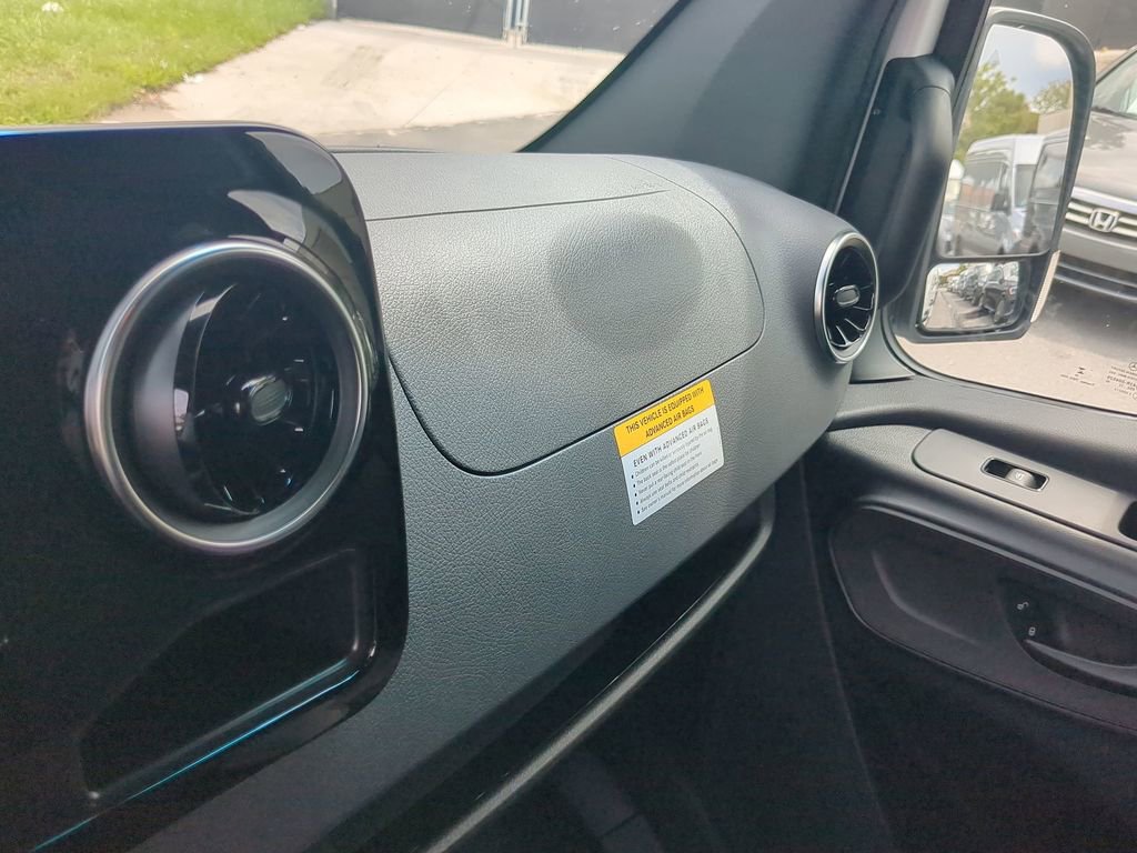 Used 2025 Mercedes-Benz Sprinter 2500 image 4