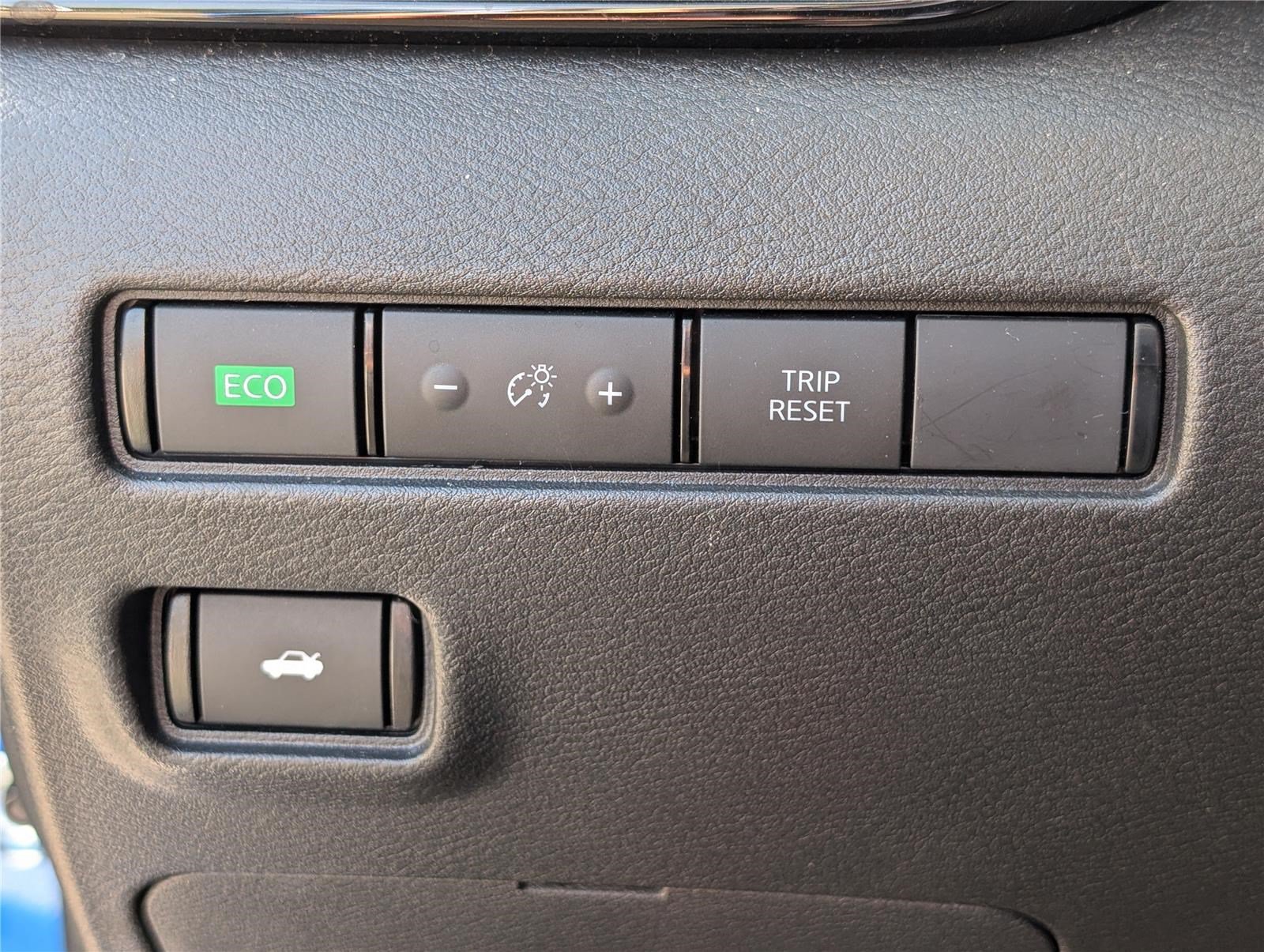 Used 2025 Nissan Sentra SR FWD image 19