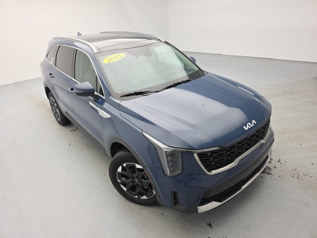 Used 2025 Kia Sorento S w/ Panoramic Sunroof Package AWD/4WD image 2