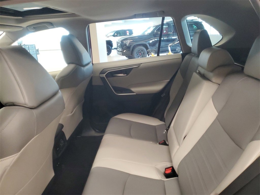 Used 2019 Toyota RAV4 XLE Premium image 11