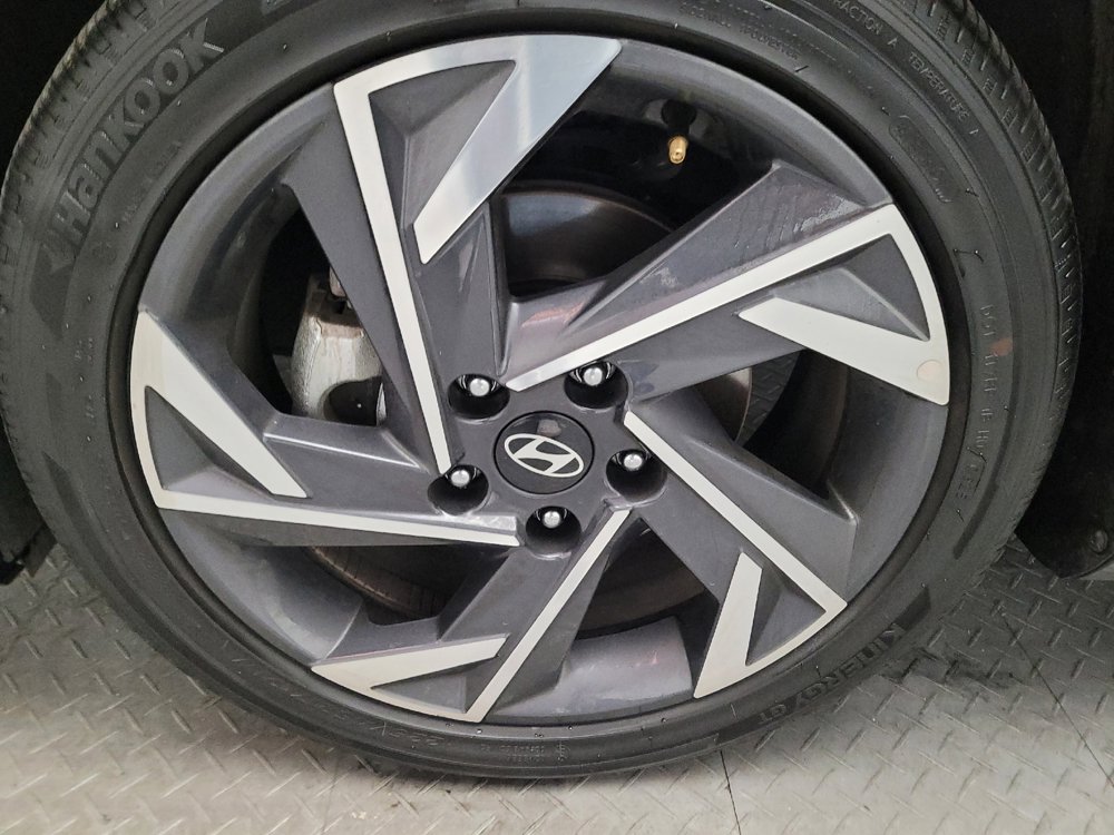 Used 2025 Hyundai Elantra SEL image 31